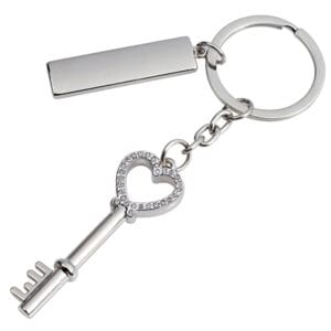 מחזיק מפתחות מפתח לב משובץ